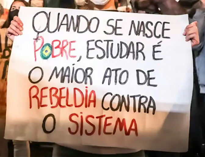 Frase: Estudar é um ato de rebeldia contra o sistema.