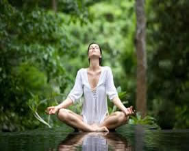 mulher meditando