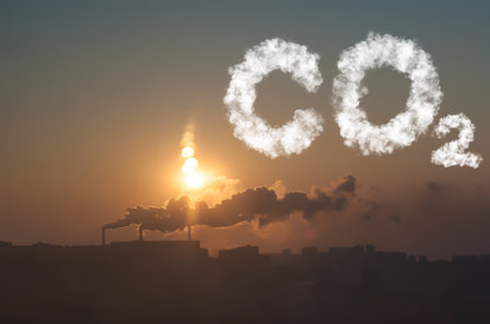 Imagem de Tesla em seu laboratório.